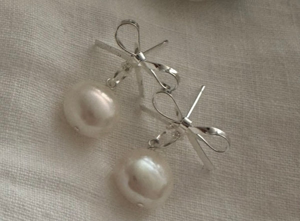 Silver bows with pearl drop