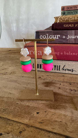 Clay stack with baroque pearl star