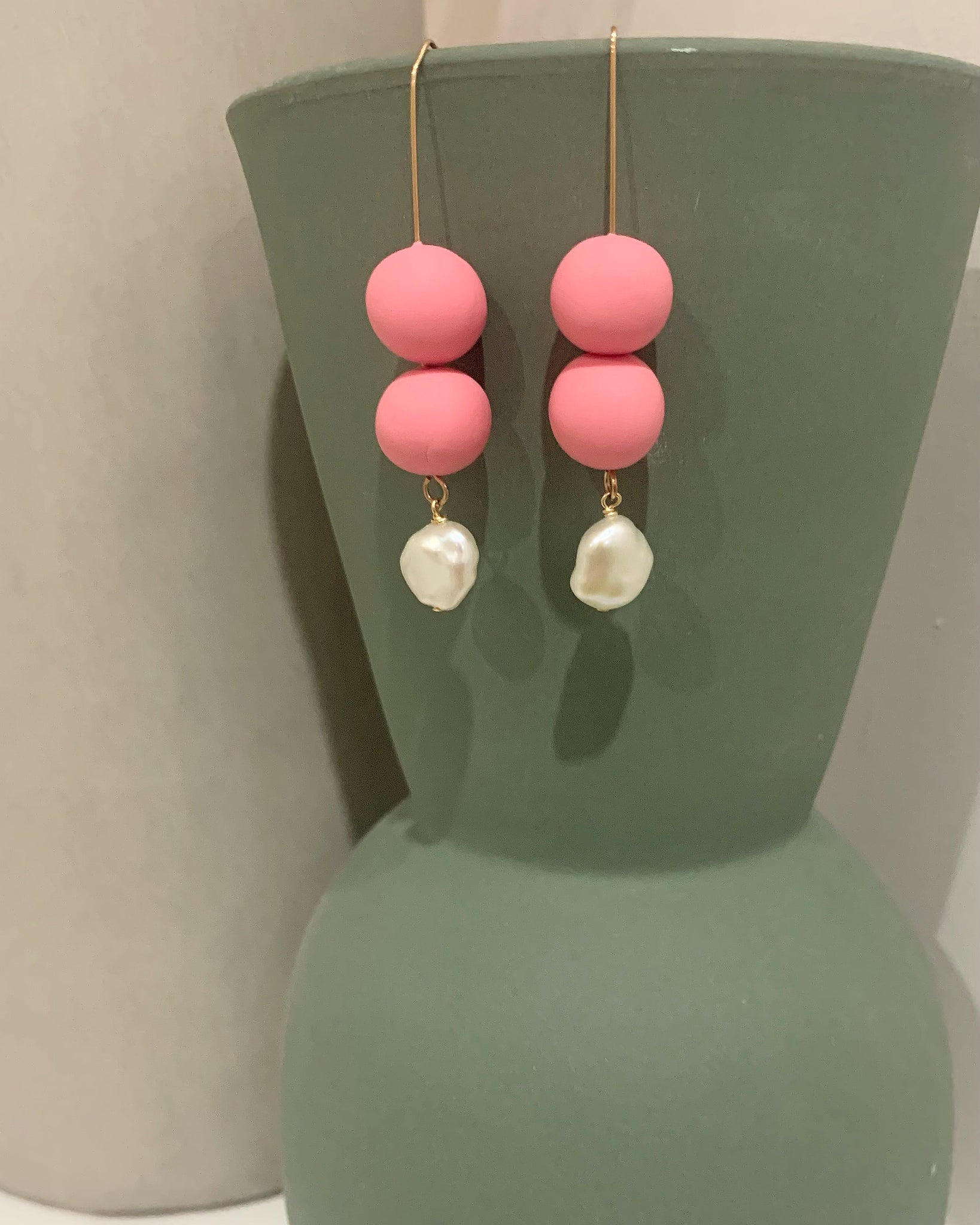 Blush balls on wire with pearl drop